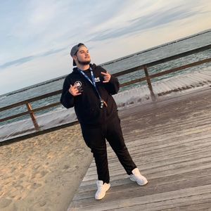 Meet your Posher, Cameron